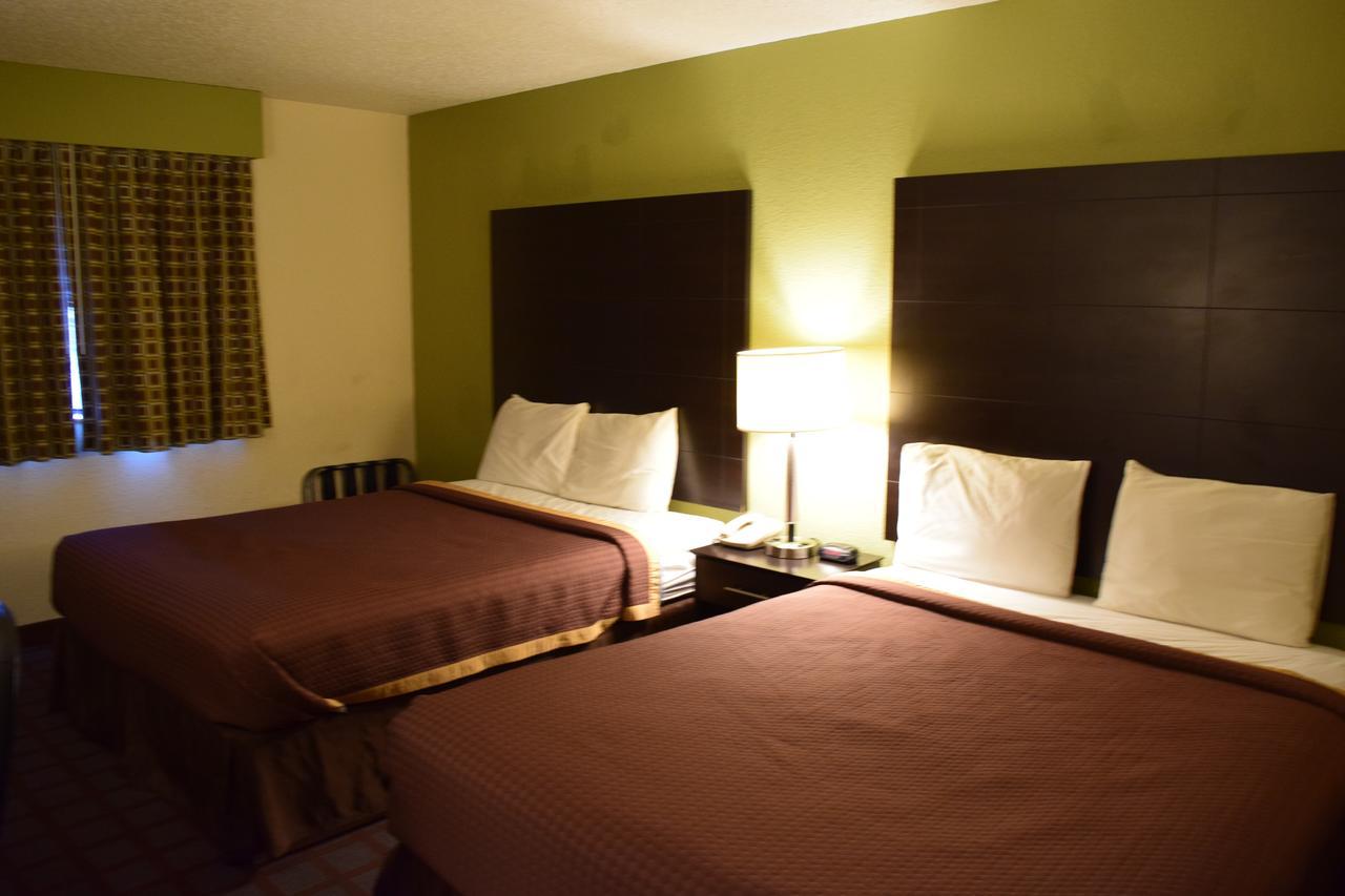 Motel Super 8 By Wyndham Saginaw Exterior foto