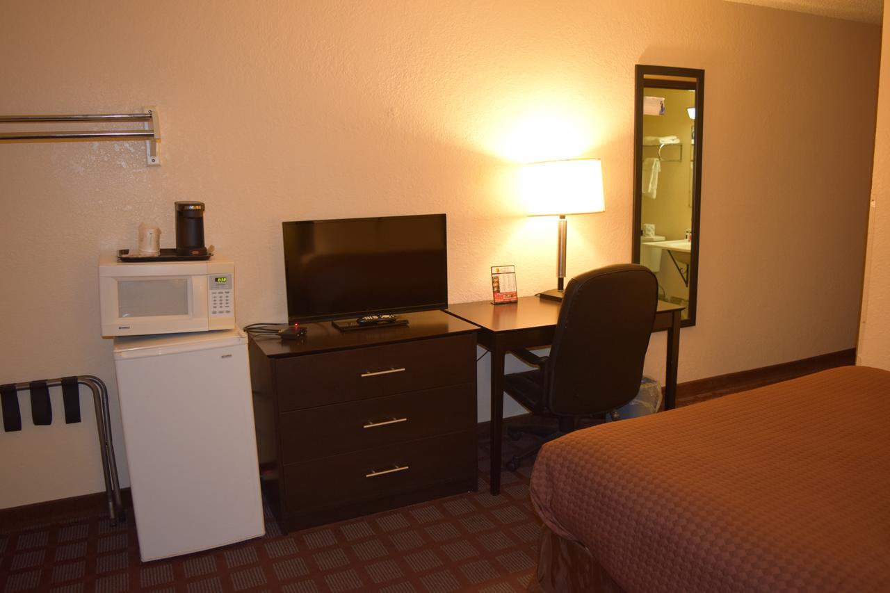Motel Super 8 By Wyndham Saginaw Exterior foto